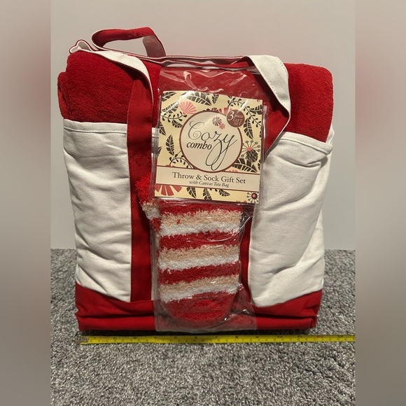 Red and White Throw & Sock Gift Set with Tote - Picture 8 of 8